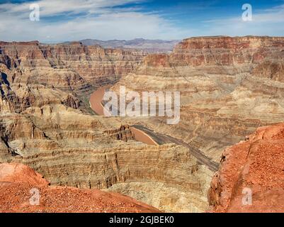 États-Unis, Arizona, Grand Canyon West. Vue sur le Grand Canyon avec le fleuve Colorado. Banque D'Images