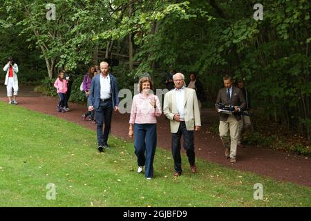 BORGHOLM 20180811 le roi de Suède Carl Gustaf et la reine Silvia arrivent pour une cérémonie de remise de prix pour des jardins innovants au Palais Solliden, Oland, le 11 août 2018. Foto: Karl Nilsson / TT / Kod 10820 Banque D'Images