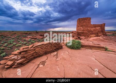 Approche de l'orage sur Wukoki Ruin, Wupatki National Monument, Arizona Banque D'Images