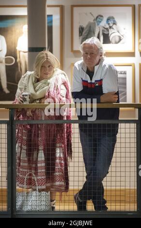 STOCKHOLM 20181011 Bjorn Borg et son épouse Patricia Borg sont vus pendant que le fils de Borg Leo Borg a joué son premier match de qualification avant le Stockholm Open tennis à Stockholm jeudi. Foto: Jessica Gow / TT / Kod 10070 Banque D'Images