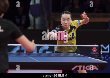 Mima Ito, du Japon, en action contre Zhu Yuling, de la Chine, lors du match de tennis de table unique final féminin aux championnats suédois à Eriksdalshallen à Stockholm, en Suède, le 04 novembre 2018. Photo: Stina Stjernkvist / TT / code 11610 Banque D'Images