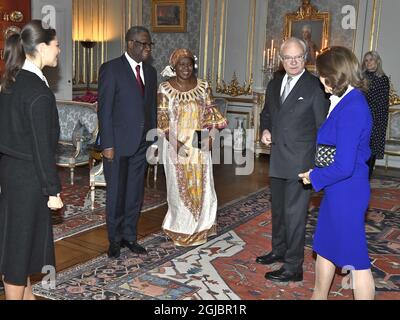 STOCKHOLM 20181213 la princesse Victoria, Denis Mukwege, prix Nobel de la paix, avec la compagnie, le roi Carl Gustaf et la reine Silvia, lors d'une réception pour le prix Nobel de la paix au Palais Royal de Stockholm jeudi. Foto: Claudio Bresciani / TT Kod 10090 Banque D'Images