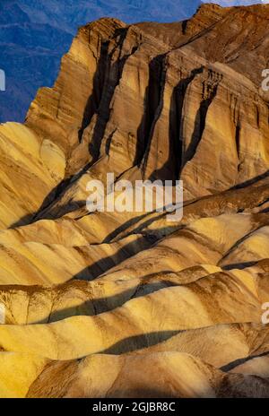 Zabriskie point au lever du soleil dans le parc national de la Vallée de la mort, Californie, États-Unis. Banque D'Images