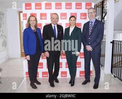 De gauche à droite Sigrún Rawet, directeur adjoint, Jan Eliasson, président du conseil d'administration du SIPRI, princesse Victoria et Dan Smith, directeur du SIPRI lors de la visite de Victoria à l'Institut international de recherche sur la paix (SIPRI) à Solna, Suède, le jeudi 14 février 2019 photo Karin Tornblom / TT code 2377 Banque D'Images