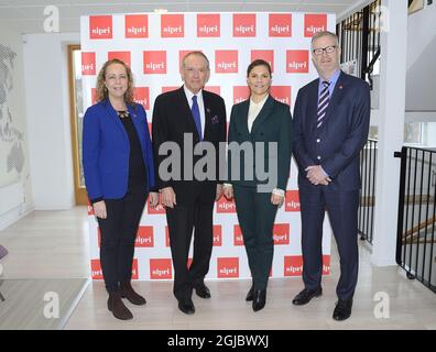 De gauche à droite Sigrún Rawet, directeur adjoint, Jan Eliasson, président du conseil d'administration du SIPRI, princesse Victoria et Dan Smith, directeur du SIPRI lors de la visite de Victoria à l'Institut international de recherche sur la paix (SIPRI) à Solna, Suède, le jeudi 14 février 2019 photo Karin Tornblom / TT code 2377 Banque D'Images