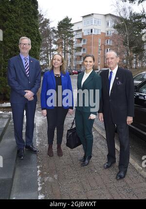 De gauche à droite Dan Smith Directeur SIPRI , Sigrún Rawet, Directeur adjoint, princesse Victoria et Jan Eliasson, Président du Conseil d'administration du SIPRI, lors de la visite de Victoria à l'Institut international de recherche sur la paix (SIPRI) à Solna, Suède, le jeudi 14 février 2019 photo Karin Tornblom / TT code 2377 Banque D'Images