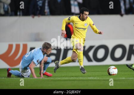 Pedro Rodríguez (R) de Chelsea et Soren Rieks de Malmo lors du match de football de l'UEFA Europa League entre Malmo FF et Chelsea à Stadion à Malmo, Suède le 14 février 2019. Photo: Andreas Hillergren / TT / Kod 10600 Banque D'Images