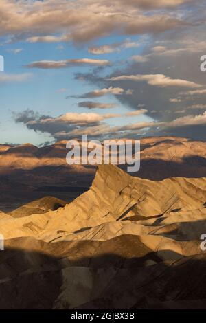 États-Unis, Californie. Lumière matinale de Zabriskie point, parc national de la Vallée de la mort. Banque D'Images