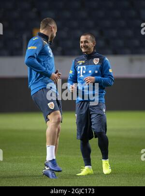 George Puscas et Alexandru Mitrita lors de la session d'entraînement de l'équipe nationale roumaine de football à Frinds Arena à Stockholm, Suède, le 22 mars 2019, à la veille de la qualification de l'UEFA Euro 2020 contre la Suède, samedi. Photo: Henrik Montgomery / TT / Kod 10060 Banque D'Images