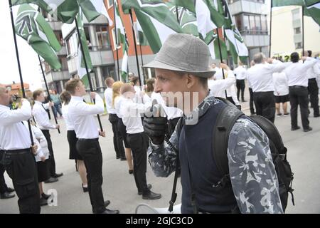 La police, des membres de l'organisation nazie NMR (mouvement de résistance nordique) et des manifestants anti NMR la combattent dans les rues de Ludvika, Suède le 1er mai 2019 Foto: Ulf Palm / TT / Kod 9110 Banque D'Images