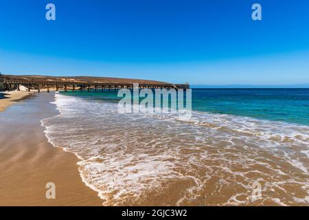 La plage et la jetée de Beechers Bay, Santa Rosa Island, Channel Islands National Park, Californie, Etats-Unis. Banque D'Images