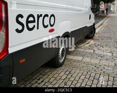 Logo Serco sur la fourgonnette de transport de prison Banque D'Images