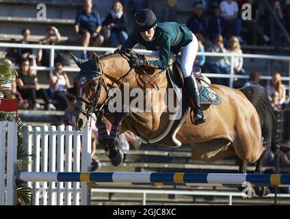 STOCKHOLM 20190614 Jessica Springsteen fait le cheval RMF Swinny du Parc lors de la compétition de saut en équipe Ligue mondiale des Champions à Stockholms stadion, Stockholm, Suède le 14 juin 2019. Foto: Fredrik Persson / TT / Kod 1081 Banque D'Images