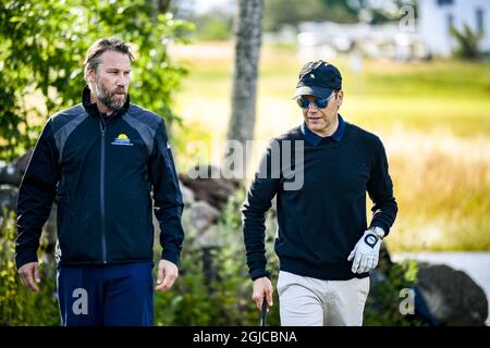 Le Prince Daniel et l'ancien joueur de hockey sur glace Peter “Foppa” Forsberg ont participé au tournoi de golf de Victoria à la station de golf d'Ekerum, Borgholm, Oland, Suède 13 juillet 2019 (c) Alex Ljungdahl / Expressen TT / Kod 7179 Banque D'Images