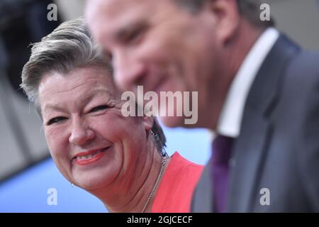 Ylva Johansson, ministre suédois de l’emploi et de l’intégration, et Stefan Lofven, Premier ministre, lors d’un examen préliminaire aux bureaux gouvernementaux de Stockholm, Suède, le 8 août 2018. Le Premier ministre a annoncé que le gouvernement suédois nomma le ministre Johansson au nouveau commissaire de l'UE Foto: Maja Suslin / TT / Kod 10300 Banque D'Images