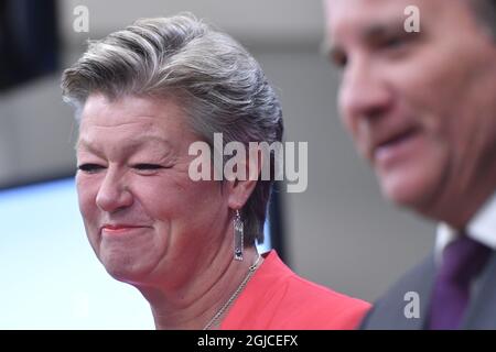 Ylva Johansson, ministre suédois de l’emploi et de l’intégration, et Stefan Lofven, Premier ministre, lors d’un examen préliminaire aux bureaux gouvernementaux de Stockholm, Suède, le 8 août 2018. Le Premier ministre a annoncé que le gouvernement suédois nomma le ministre Johansson au nouveau commissaire de l'UE Foto: Maja Suslin / TT / Kod 10300 Banque D'Images
