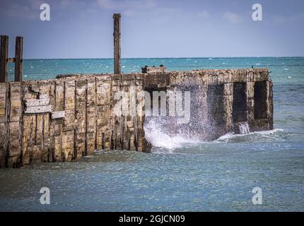 Ancienne jetée en bois à Rye Harbour, Sussex, Angleterre Banque D'Images