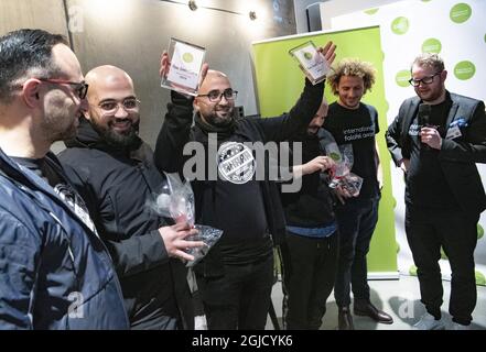 Le meilleur falafel du monde est toujours danois. Ali Abdullah (au milieu) à la cuisine arabe danoise Ahaaa a remporté les catégories meilleur Falafel et le Falafel le plus innovant. Quinze équipes de six pays ont participé au Prix international de Falafel 2019 à Malmoe, en Suède, le samedi 14 décembre 2019. Photo: Johan Nilsson / TT / code 50090 Banque D'Images