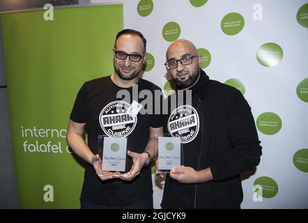 Le meilleur falafel du monde est toujours danois. Ali Abdullah et Hazim El-Yahya à la cuisine arabe danoise Ahaaa ont remporté les catégories meilleur Falafel et le Falafel le plus innovant. Quinze équipes de six pays ont participé au Prix international de Falafel 2019 à Malmoe, en Suède, le samedi 14 décembre 2019. Photo: Johan Nilsson / TT / code 50090 Banque D'Images