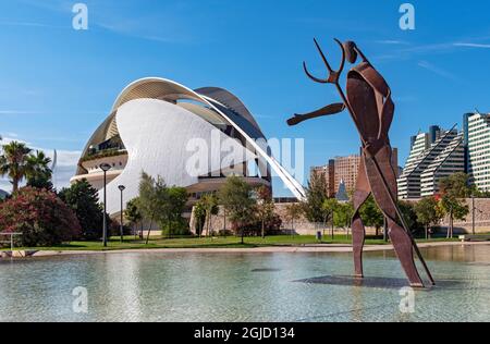 Neptune Sculpture et Palais des Arts, Cité des Arts et des Sciences, Valence, Espagne Banque D'Images