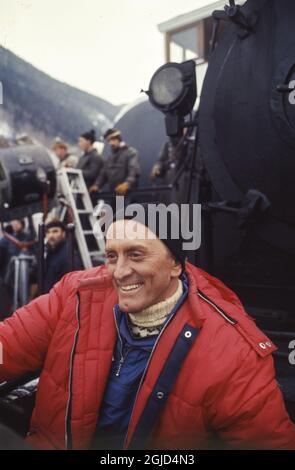 L'acteur américain DE RJUKAN 1965 Kirk Douglas est vu pendant le tournage du film "les héros du TÉLÉMARQUE" à Rjukan en Norvège, 1965. Foto: Bjorn Larsson Ask / Kamerbild / TT Kod: 3022 Banque D'Images