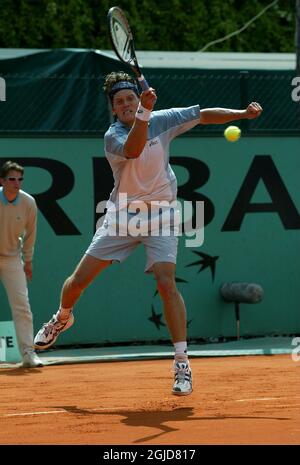 Thomas Enqvist de Suède en action contre Edgardo Massa d'Argentine Banque D'Images