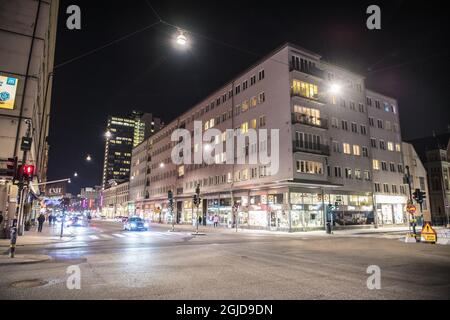 Rues désertes et tavernes vides à Medborgarplatsen à Stockholm. Les gens restent à la maison pour éviter d'être infectés par le virus corona. 2020-03-28 (C) BARDELL ANDREAS / AFTONBLADET / TT * * * EXPRESS OUT * * * AFTONBLADET / 2916 Banque D'Images