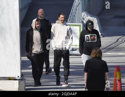 Zlatan Ibrahimovic quitte le terrain de football d'Arsta IP après un entraînement avec l'équipe suédoise Hammarby IF à Stockholm, Suède, le 09 avril 2020. Zlatan Ibrahimovic a acheté un quart des actions de l'équipe de football Hammarby de Stockholm en novembre 2019. Photo: Henrik Montgomery / TT code 10060 Banque D'Images