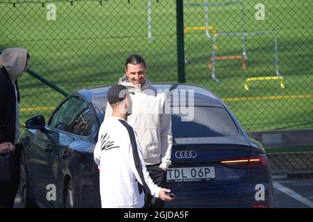 Zlatan Ibrahimovic quitte le terrain de football d'Arsta IP après un entraînement avec l'équipe suédoise Hammarby IF à Stockholm, Suède, le 09 avril 2020. Zlatan Ibrahimovic a acheté un quart des actions de l'équipe de football Hammarby de Stockholm en novembre 2019. Photo: Henrik Montgomery / TT code 10060 Banque D'Images