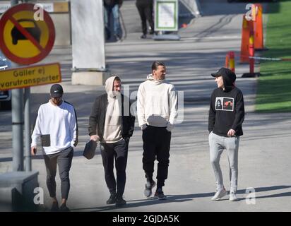 Zlatan Ibrahimovic quitte le terrain de football d'Arsta IP après un entraînement avec l'équipe suédoise Hammarby IF à Stockholm, Suède, le 09 avril 2020. Zlatan Ibrahimovic a acheté un quart des actions de l'équipe de football Hammarby de Stockholm en novembre 2019. Photo: Henrik Montgomery / TT code 10060 Banque D'Images