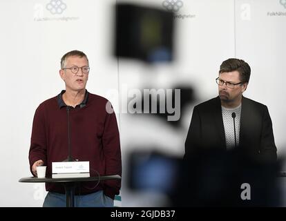 Anders Tegnell, épidémiologiste d'État, Agence de la santé publique de Suède, et Svante Werger, Agence suédoise pour les éventualités civiles (MSB), lors de la conférence de presse quotidienne sur le coronavirus, situation Covid-19 à Stockholm, Suède, le 22 avril 2020. Photo: Bjorn Lindahl / Aftonbladet / TT Banque D'Images