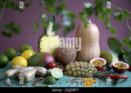 Mangue, ananas, lime, fruit de la passion, gingembre, Citron, noix de coco, courge musquée photo: Janerik Henriksson /TT / code 10010 Banque D'Images