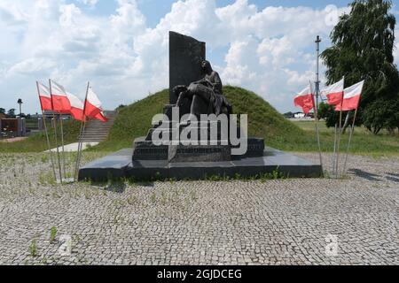 Bielsk Podlaski, Pologne - 13 juillet 2021 : monument Katyn. Ce mémorial commémore le massacre de Katyn. Jour ensoleillé d'été Banque D'Images