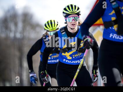 Mona Brorsson dans l'équipe suédoise de biathlon qui s'entraîne sur des motomarines à Ostersund (Suède), le 12 mai 2020. Photo: Pontus Lundahl / TT code 10050 Banque D'Images