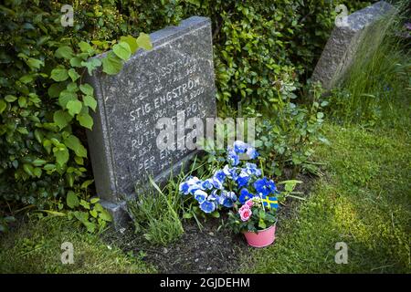 Tombe de Stig Engstrom au cimetière nord de Taby, à l'extérieur de Stockholm, le 10 juin 2020. Stig Engstrom, AKA l'homme Skandia, est maintenant nommé par le procureur en chef Krister Petersson comme la personne qui a assassiné l'ancien Premier ministre suédois Olof Palme en 1986. Stig Engstrom est décédé en 2000 et l'enquête sera donc close. Photo: Claudio Bresciani / TT / Kod 10090 HORS SUÈDE Banque D'Images