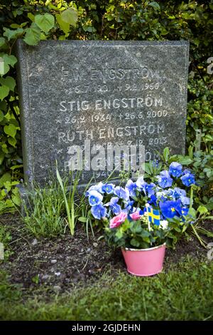 Tombe de Stig Engstrom au cimetière nord de Taby, à l'extérieur de Stockholm, le 10 juin 2020. Stig Engstrom, AKA l'homme Skandia, est maintenant nommé par le procureur en chef Krister Petersson comme la personne qui a assassiné l'ancien Premier ministre suédois Olof Palme en 1986. Stig Engstrom est décédé en 2000 et l'enquête sera donc close. Photo: Claudio Bresciani / TT / Kod 10090 HORS SUÈDE Banque D'Images