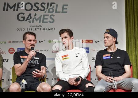 Henrik Ingebrigtsen (NOR), Jakob Ingebrigtsen (NOR) et Filip Ingebrigtsen (NOR) lors d'une conférence de presse en prévision du gala de jeudi sur piste et de terrain « Jeux impossibles » à Bislett à Oslo, Norvège, le 10 juin 2020. Photo: Jonas Ekstromer / TT / code 10030 Banque D'Images