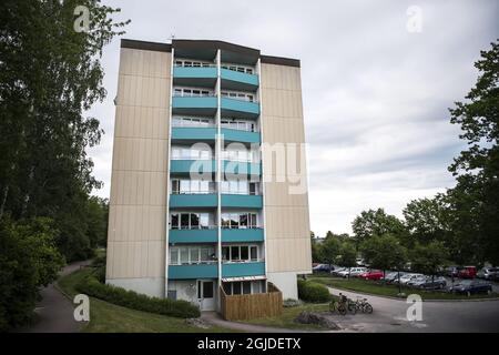 Un homme a été arrêté pour les doubles meurtres de Linkoping en 2004 à l'aide de registres d'ADN, le 09 juin 2010. Un garçon de 8 ans en route pour l'école et une femme de 56 ans ont été tués par un homme avec un couteau dans la ville de Linkoping Sud Suède le 19 octobre 2004. Photo: Le bâtiment où vit le suspect. Photo: Carolina Byrmo / Aftonbladet / TT code 2512 Banque D'Images