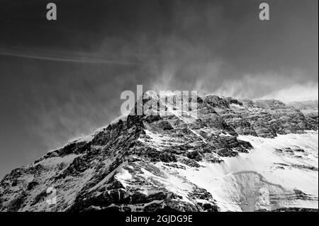 Magnifique paysage et gratte-ciel, ponts et montagnes Banque D'Images