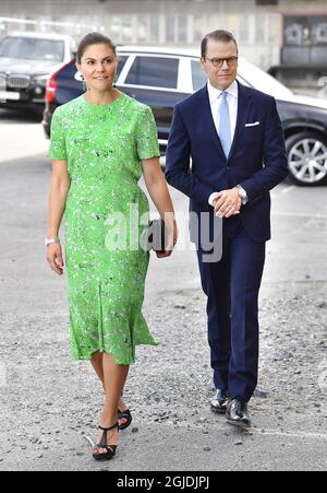 Crown Princess Victoria et Prince Daniel arrivent aux studios d'artistes WIP:sthlm à Stockholm, Suède, le 26 août 2020. WIP:sthlm (travail en cours) est une collaboration entre quatre-vingt-treize artistes partageant un espace de travail et vise à être un lieu de discussions continues entre artistes et autres professionnels dans le domaine de l'art. photo: Jonas Ekstromer / TT / code 10030 Banque D'Images