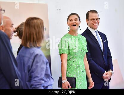 Crown Princess Victoria et Prince Daniel aux studios d'artistes WIP:sthlm à Stockholm, Suède, le 26 août 2020. WIP:sthlm (travail en cours) est une collaboration entre quatre-vingt-treize artistes partageant un espace de travail et vise à être un lieu de discussions continues entre artistes et autres professionnels dans le domaine de l'art. photo: Jonas Ekstromer / TT / code 10030 Banque D'Images