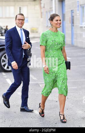 Crown Princess Victoria et Prince Daniel arrivent aux studios d'artistes WIP:sthlm à Stockholm, Suède, le 26 août 2020. WIP:sthlm (travail en cours) est une collaboration entre quatre-vingt-treize artistes partageant un espace de travail et vise à être un lieu de discussions continues entre artistes et autres professionnels dans le domaine de l'art. photo: Jonas Ekstromer / TT / code 10030 Banque D'Images