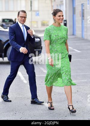 Crown Princess Victoria et Prince Daniel arrivent aux studios d'artistes WIP:sthlm à Stockholm, Suède, le 26 août 2020. WIP:sthlm (travail en cours) est une collaboration entre quatre-vingt-treize artistes partageant un espace de travail et vise à être un lieu de discussions continues entre artistes et autres professionnels dans le domaine de l'art. photo: Jonas Ekstromer / TT / code 10030 Banque D'Images