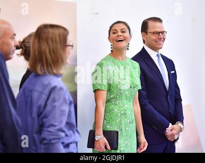 Crown Princess Victoria et Prince Daniel aux studios d'artistes WIP:sthlm à Stockholm, Suède, le 26 août 2020. WIP:sthlm (travail en cours) est une collaboration entre quatre-vingt-treize artistes partageant un espace de travail et vise à être un lieu de discussions continues entre artistes et autres professionnels dans le domaine de l'art. photo: Jonas Ekstromer / TT / code 10030 Banque D'Images