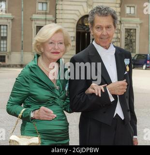 ARCHIVE le frère de la reine Silvia Walther Ludwig Sommerlath est mort. Il est décédé à l'hôpital universitaire Karolinska à Huddinge le 23 octobre après une période de maladie. LÉGENDE ORIGINALE: Château royal, Stockholm, Suède le mariage entre le prince Carl Philip et Mlle Sofia Hellqvist dans la chapelle royale du Palais royal de Stockholm. Photo: Ingrid Sommerlath et Walther I. Sommerlath photo: Eero Hannukainen / IBL / TT code 2802 Banque D'Images