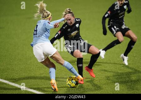 Chloe Kelly de Manchester City (9) contre Gothenburgs Julia Roddar lors du match de football féminin de la Ligue des champions de 32 1ère partie entre Göteborg et Manchester City WFC à Vallhalla Arena. Photo Bjorn Larsson Rosvall / TT Kod 9200 *SUÈDE OUT* Banque D'Images