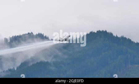 Zeltweg, Autriche 6 SEPTEMBRE 2019 avion de combat en vol à angle d'attaque élevé dans le ciel naturel. Eurofighter Typhon AFE de l'Armée de l'Air autrichienne Banque D'Images