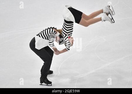 Alexandra Nazarova et Maxim Nikitin, de l'Ukraine, se sont produits pendant la danse sur glace, la danse libre aux Championnats du monde de patinage artistique de l'UIP à Stockholm, en Suède, le 27 mars 2021. Photo Jessica Gow / TT Kod 10070 Banque D'Images