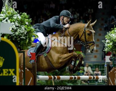 Le pilote allemand Heinrich Hermann Engemann, sur son cheval Aboyeur gagnant la première finale équestrienne de la coupe du monde Banque D'Images