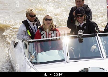 La princesse de la Couronne norvégienne Mette-Marit a fait un voyage en bateau pendant sa visite à Fredrikstad. Banque D'Images